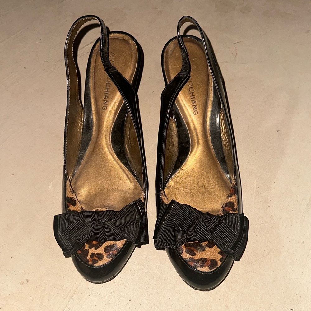 Designer Arturo Chiang Black Heels Size 8